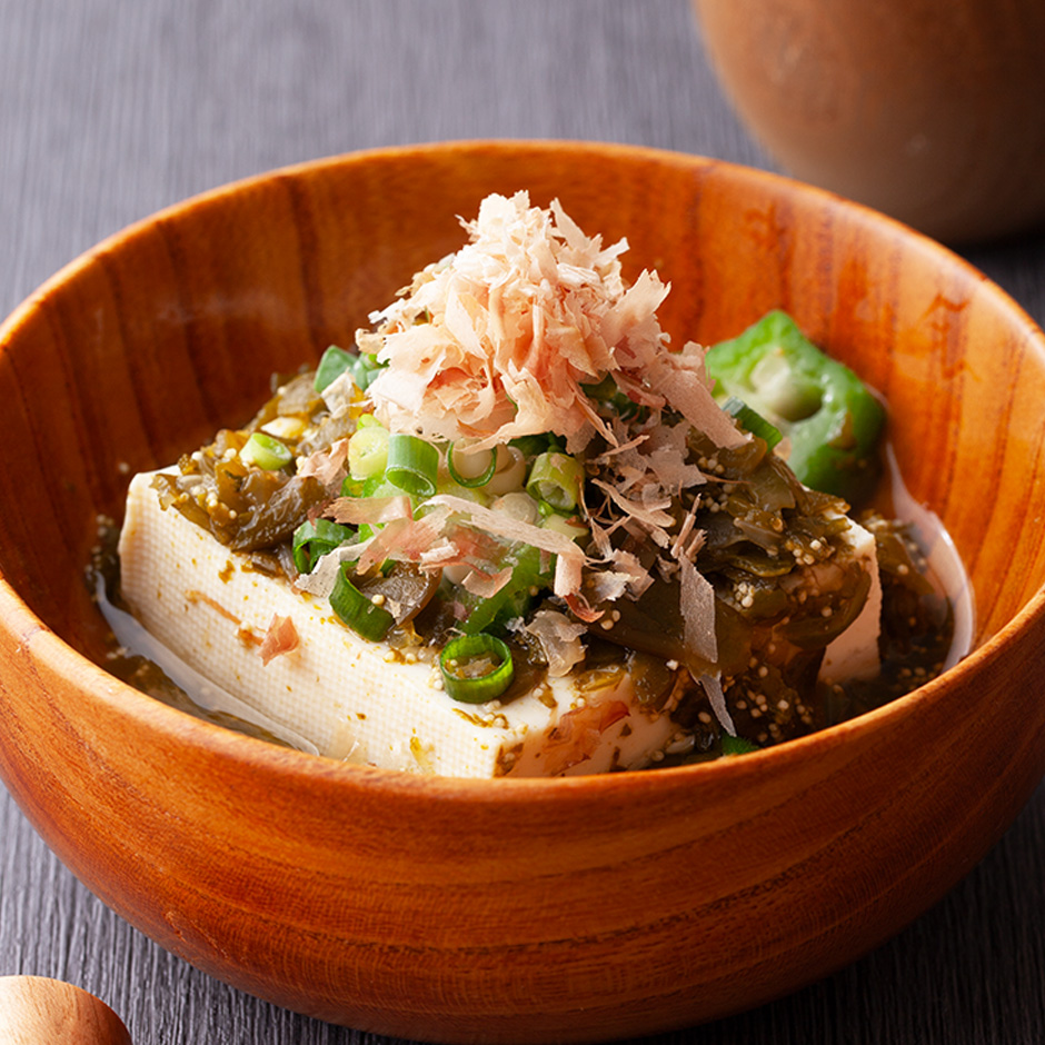 体も舌も喜ぶ。子持ちめかぶ入り「冷や奴」