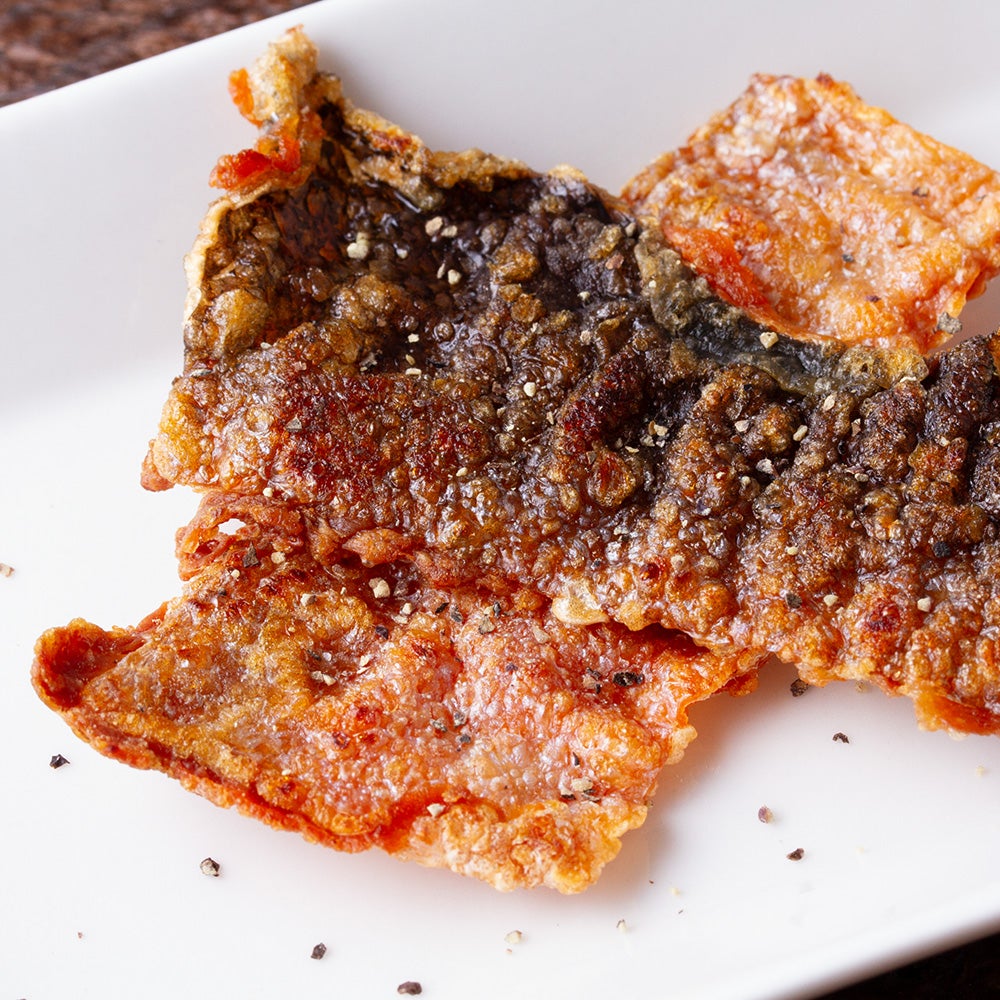 スモークサーモンの皮はおつまみに